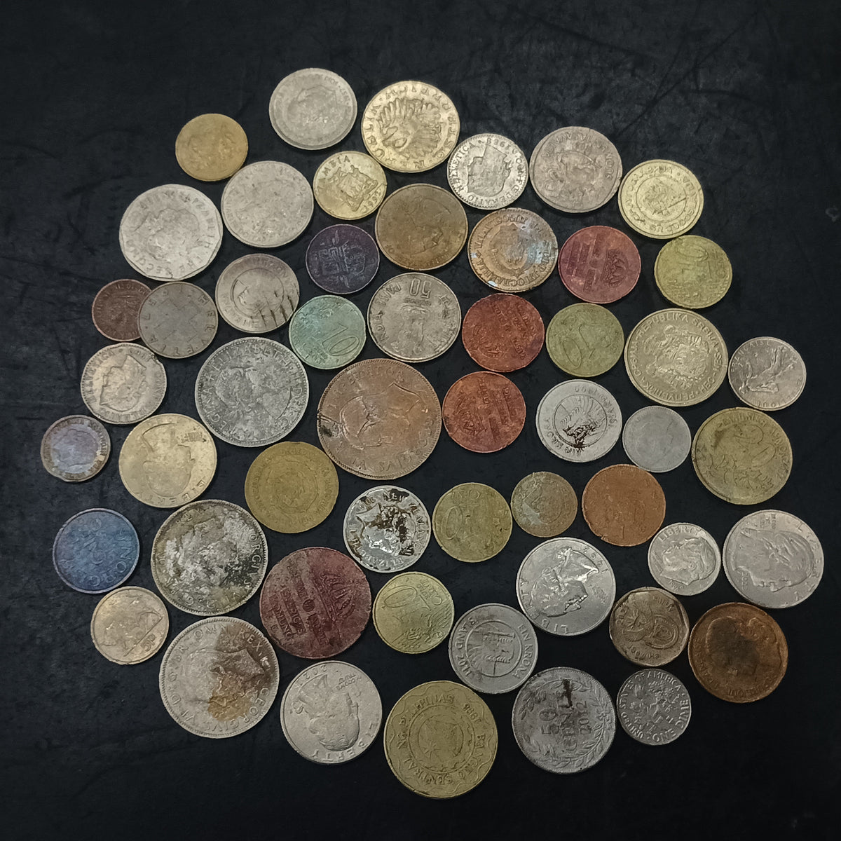 Lot of 51 Coins - Mix World Country Coins - (Ref: AUC2086)
