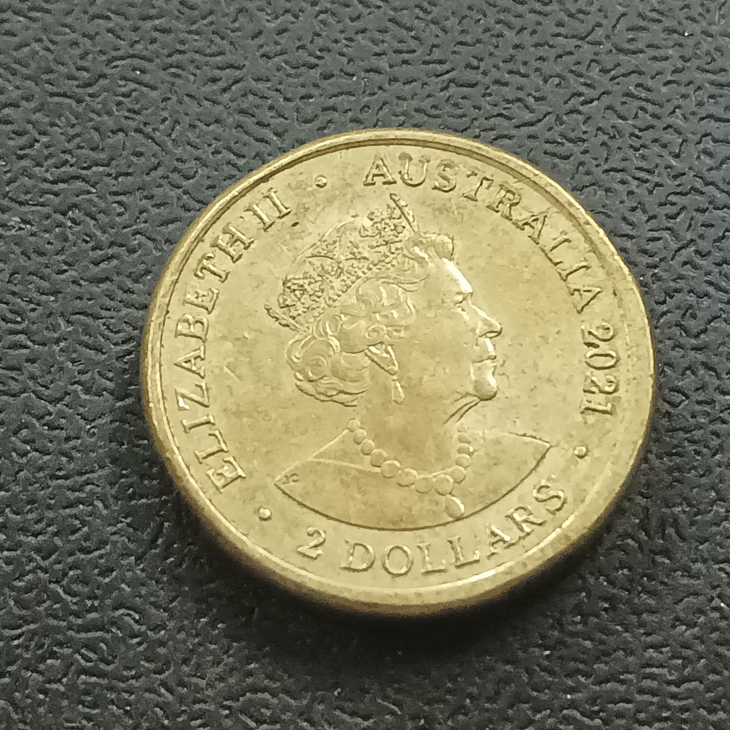 2 Dollars 2021 (Remembrance Day - Ambulance) - Australia Circulating Commemorative Coin)