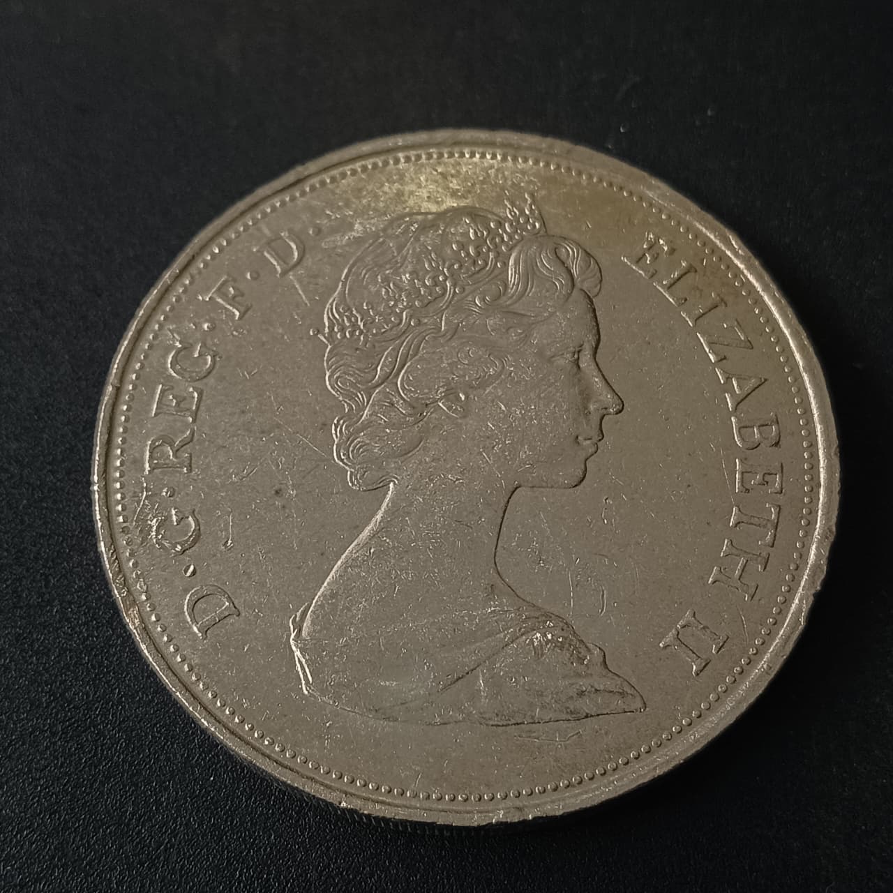 25 New Pence1972 -25th wedding anniversary of Queen Elizabeth II and Prince Philip - United Kingdom (Ref: AUC1643)