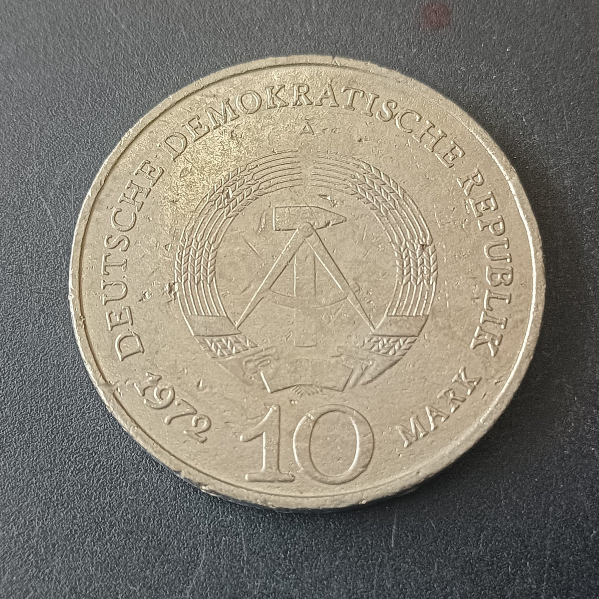 10 Mark 1972 - Buchenwald Concentration Camp Memorial (Ref: AUC1725)