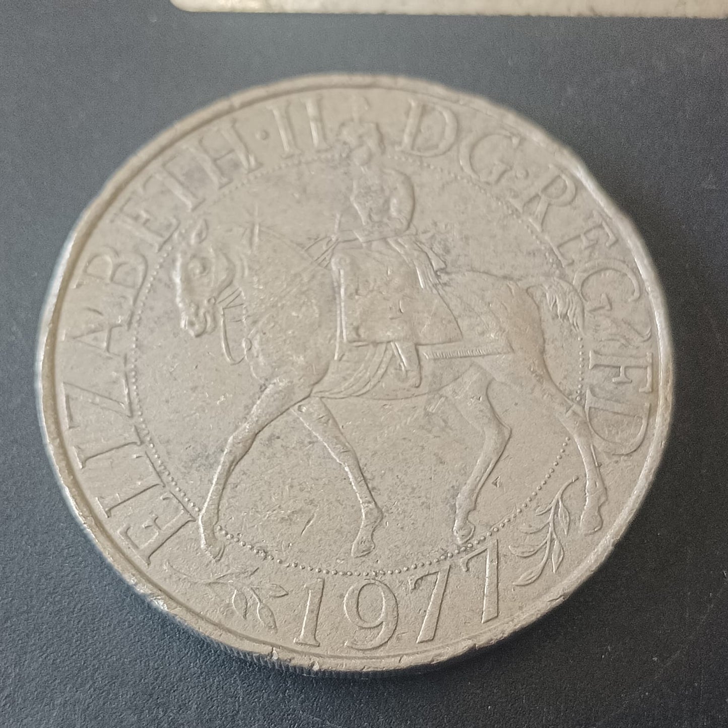 25 New Pence 1977- Elizabeth II Silver Jubilee - United Kingdom (Ref: AUC1841)