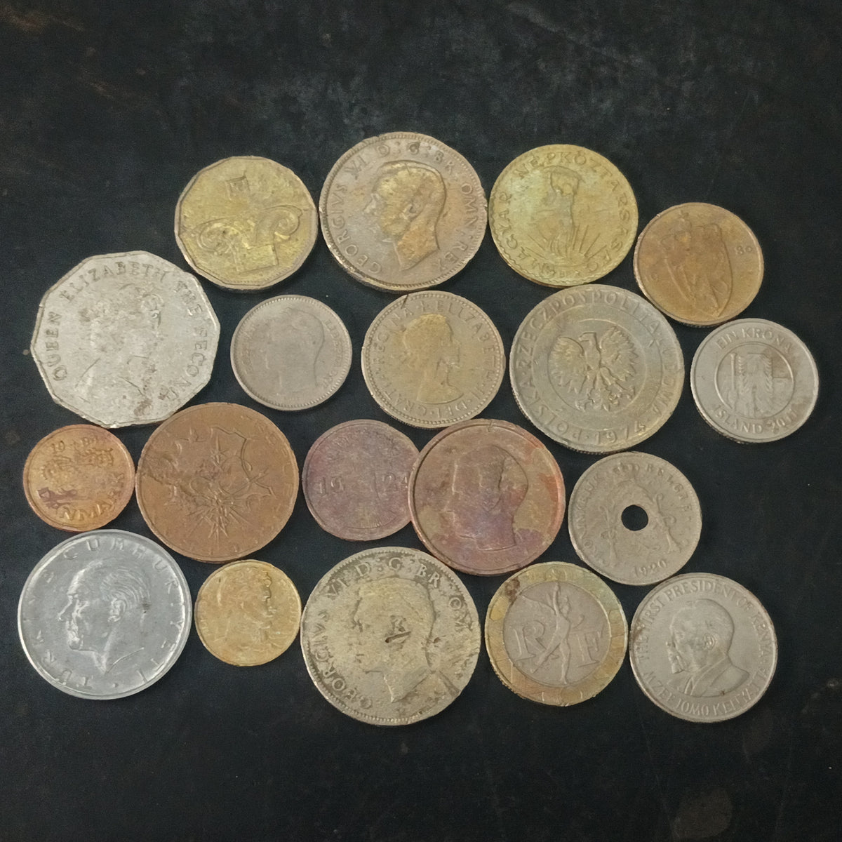 Lot of 19 Coins - Mix World Scarce Coins - (Ref: AUC1924)