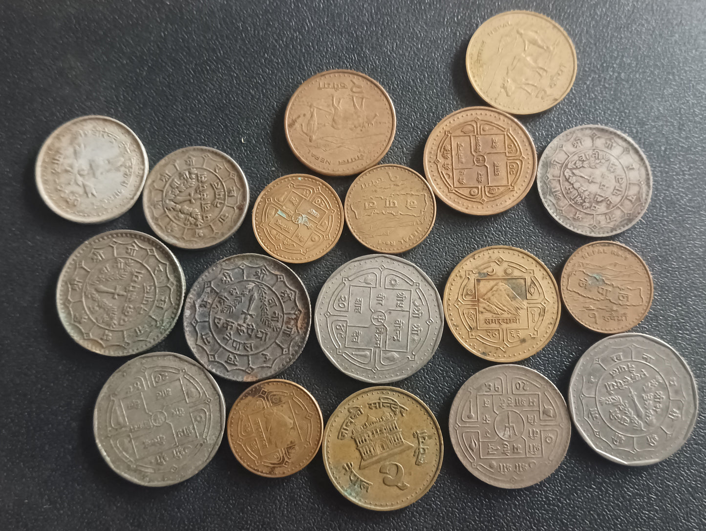 Lot of 18 Coins -Nepal Mix Years & Denominations (Ref : AUC0949)
