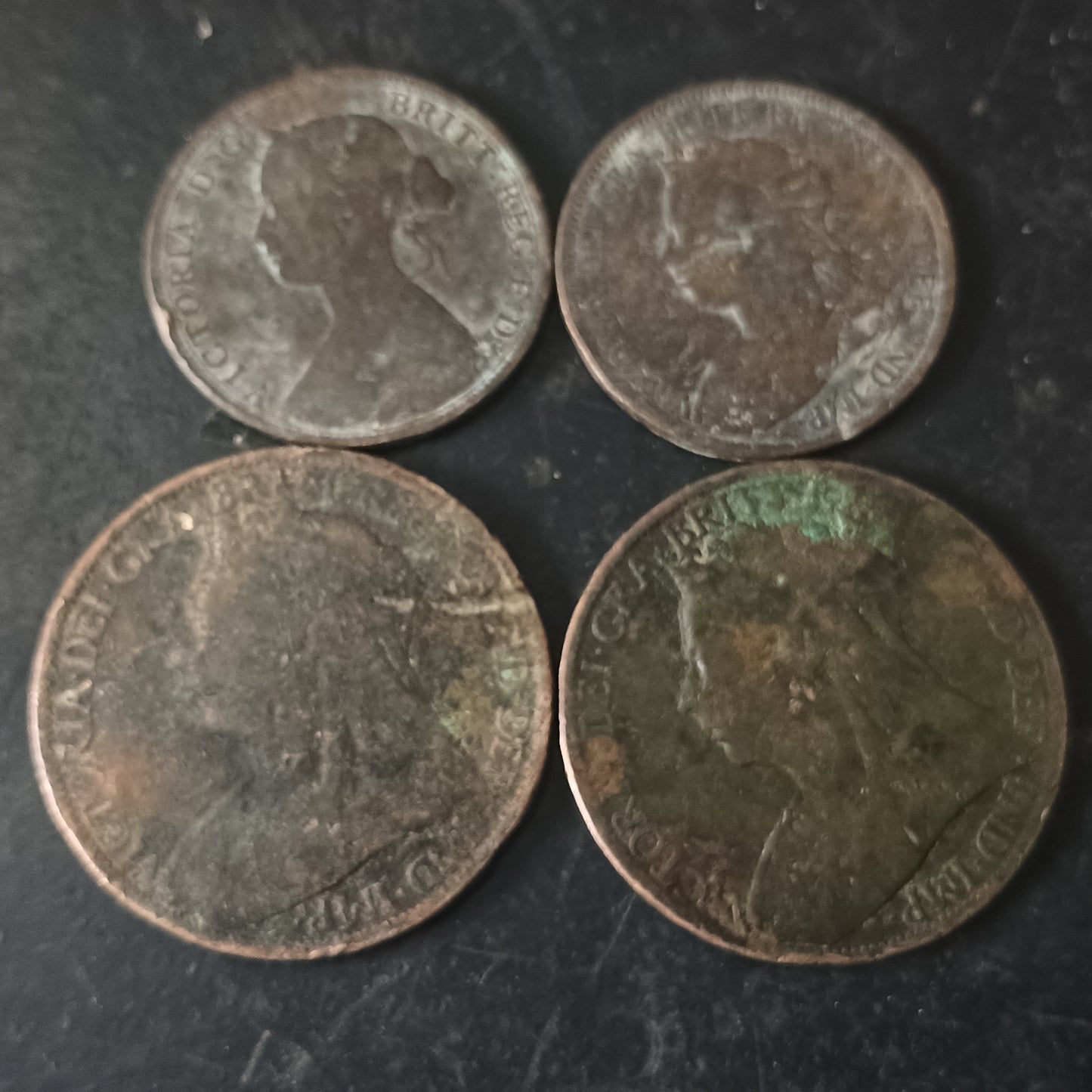 Lot of 4 Coins - Victoria 1/2 Penny & 1 Penny (Ref : AUC1506)
