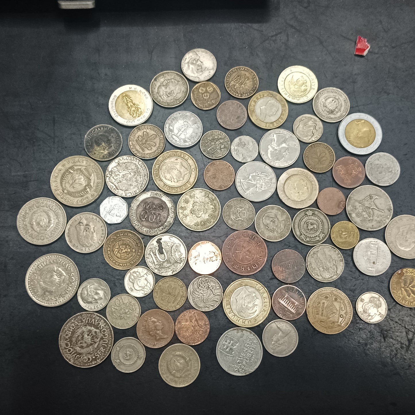 Lot of 63 mix world coins - Mix countries (Ref : AUC1296)