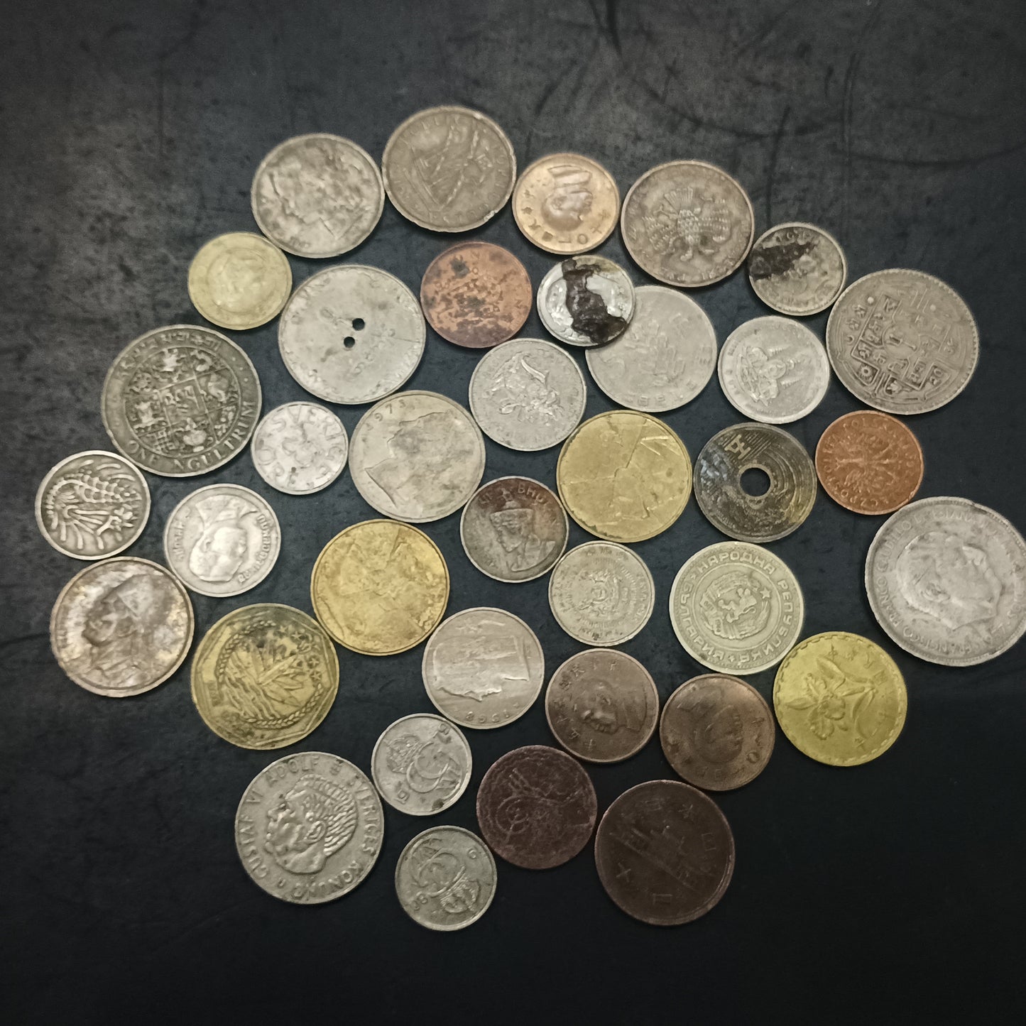 Lot of 36 Mix World Coins - (Ref : AUC1322)