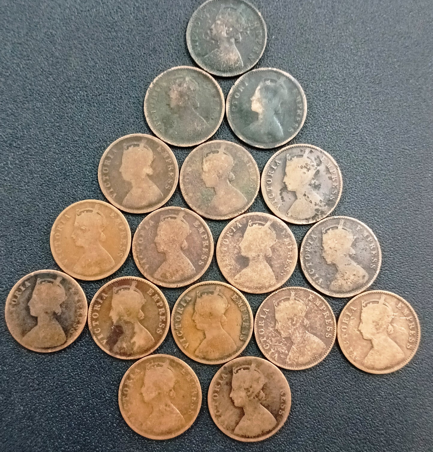 Lot of 17 Different Years of 1/4 Anna Victoria - (Ref : AUC1474)