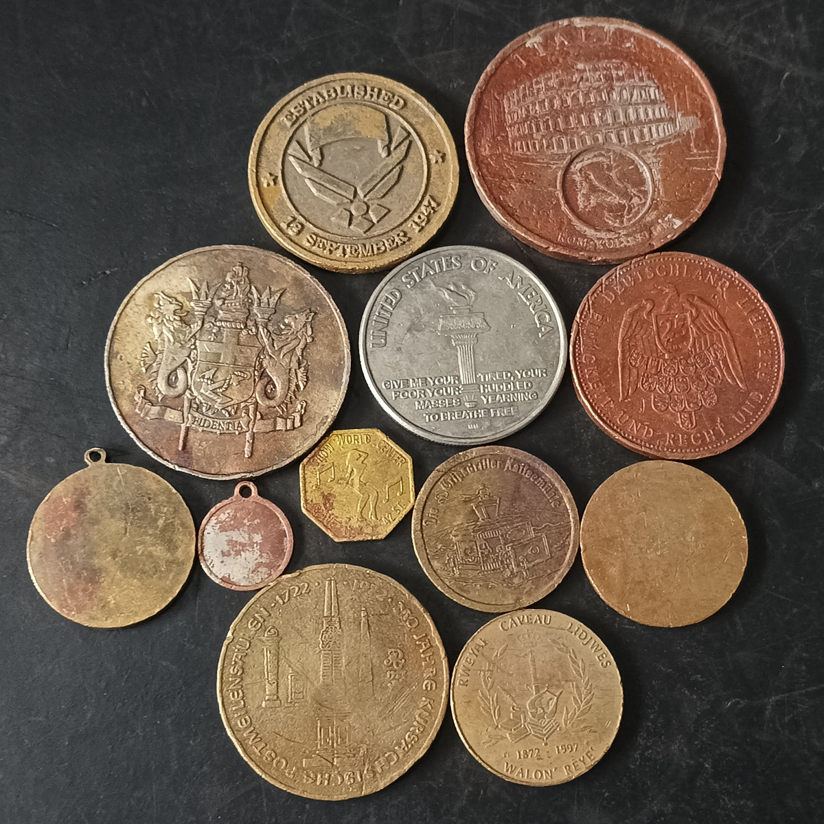 Lot of 12 Mix World Medals/Token - (Ref: AUC2042)