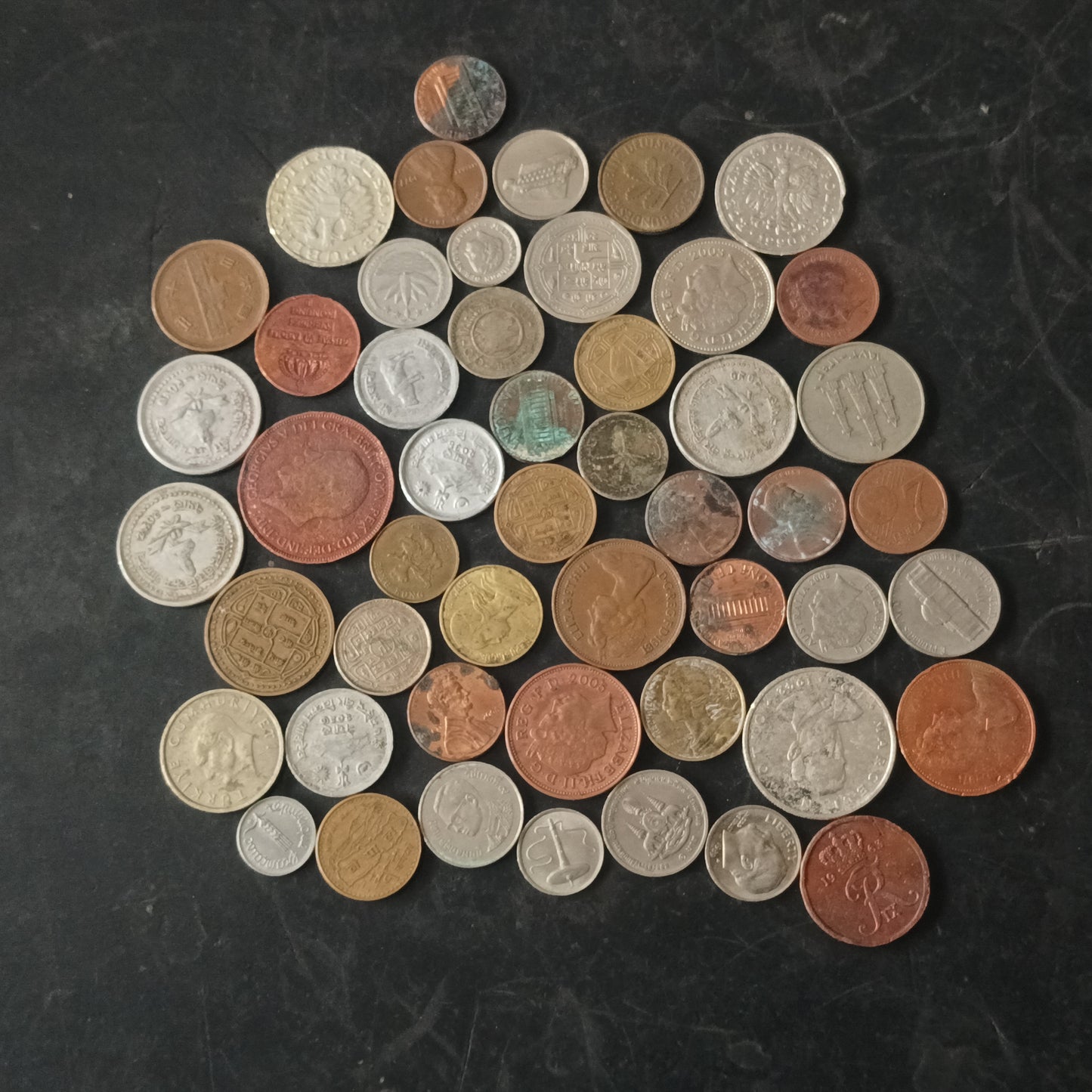 Lot of 50 Mix World Coins - (Ref: AUC1782)