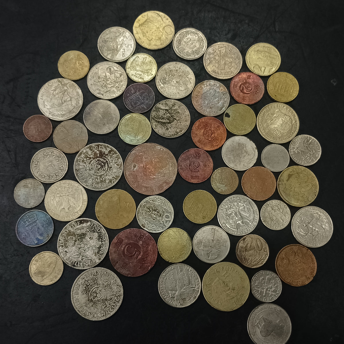Lot of 51 Coins - Mix World Country Coins - (Ref: AUC2086)