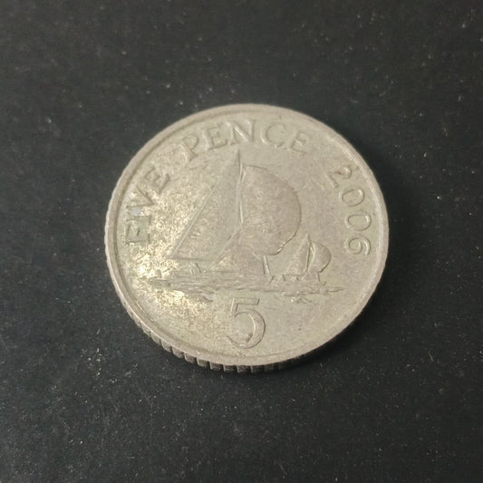 5 Pence - Elizabeth II 4th portrait; non-magnetic - Bailiwick of Guernsey