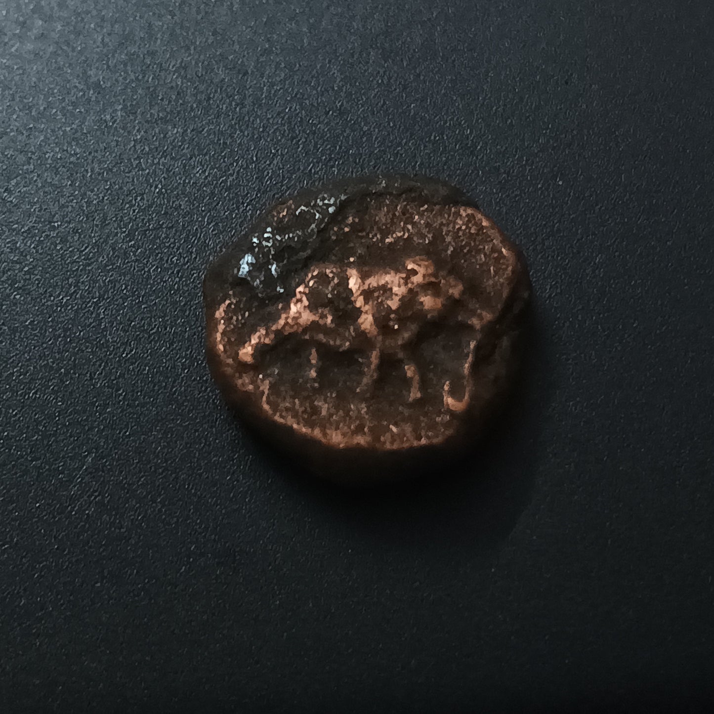 1 Kasu (1745AD-1780AD) Elephant Facing Right - Kingdom of Mysore - (Ref : AUC1387) )