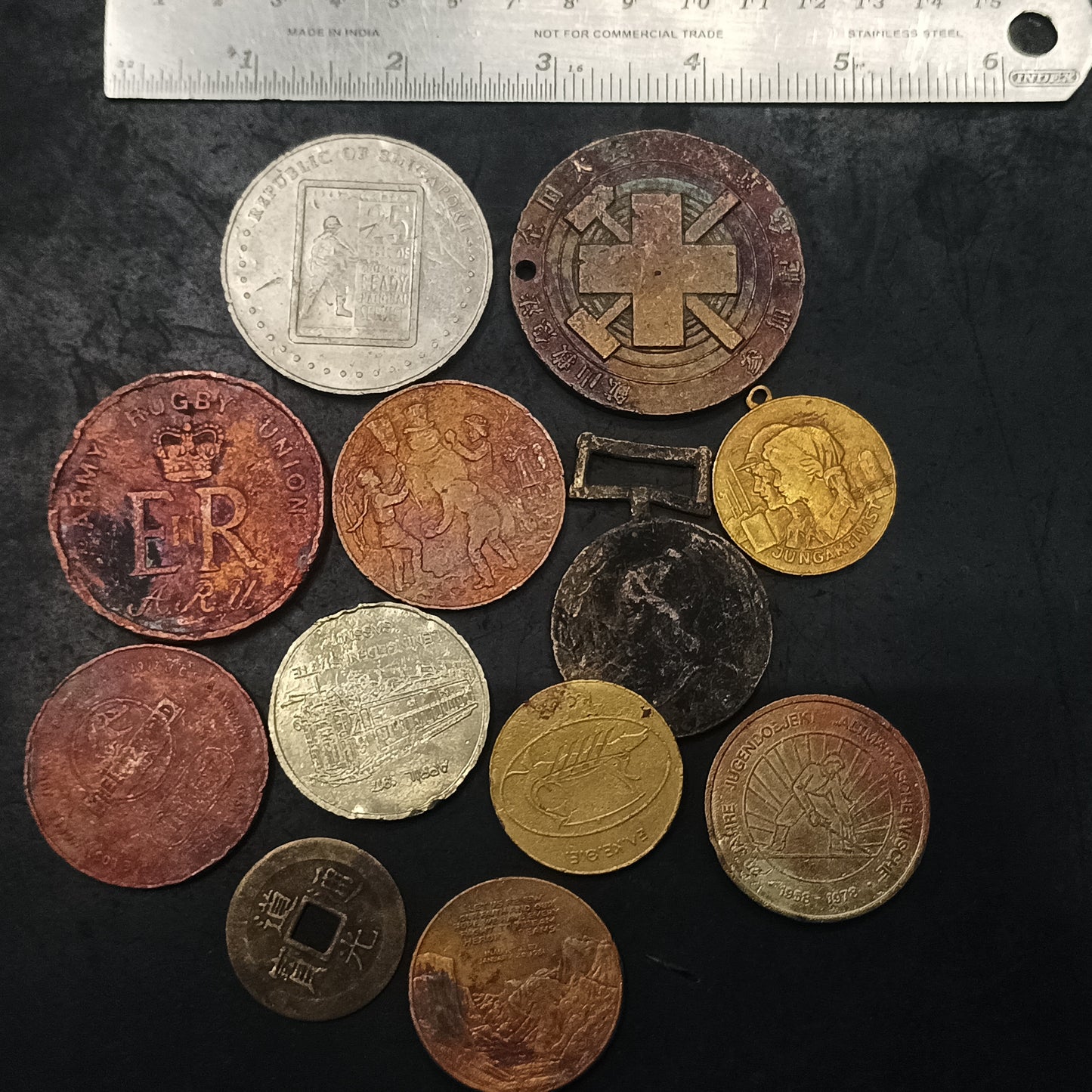 Lot of 12 Mixed Big Size Token/Medals - (Ref : AUC1838)