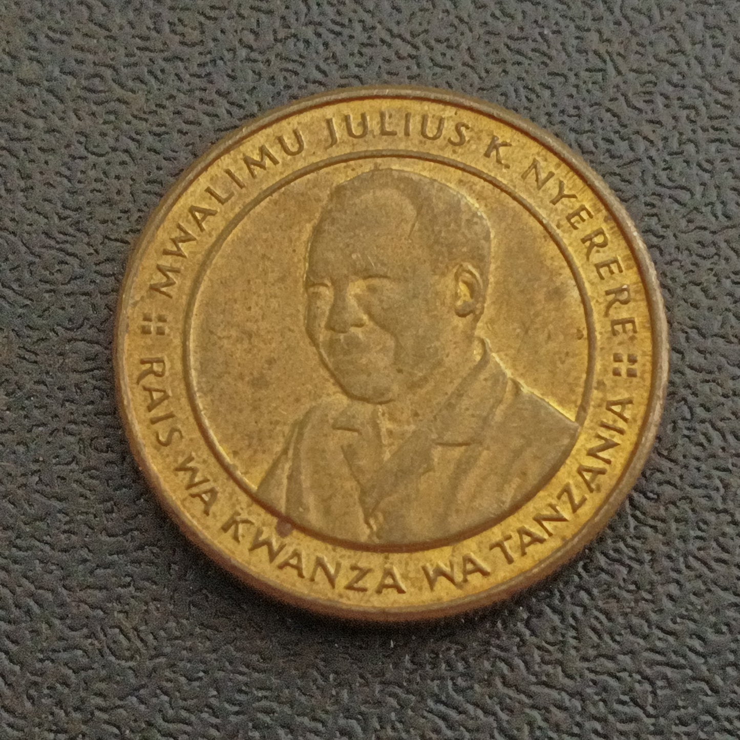 100 Shillingi 2015 - Tanzania