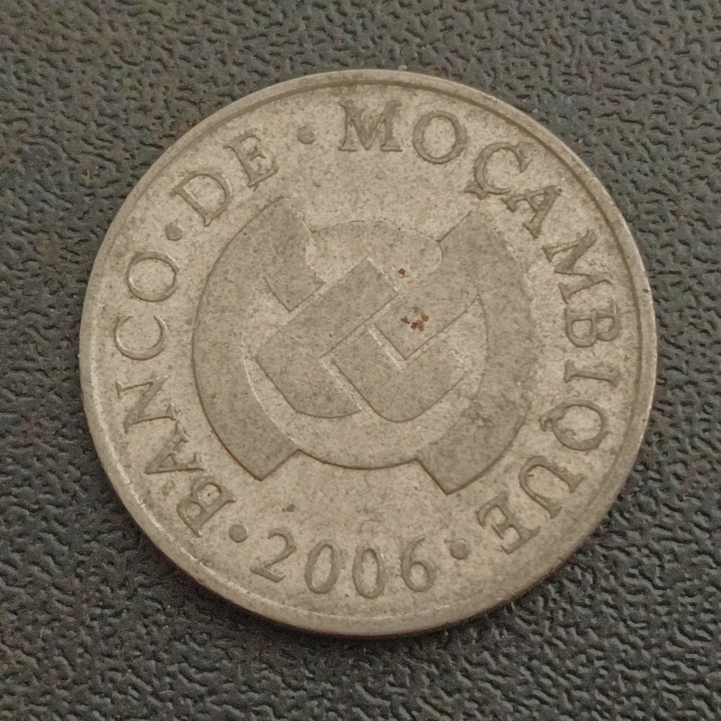 5 Meticals 2006 - Mozambique