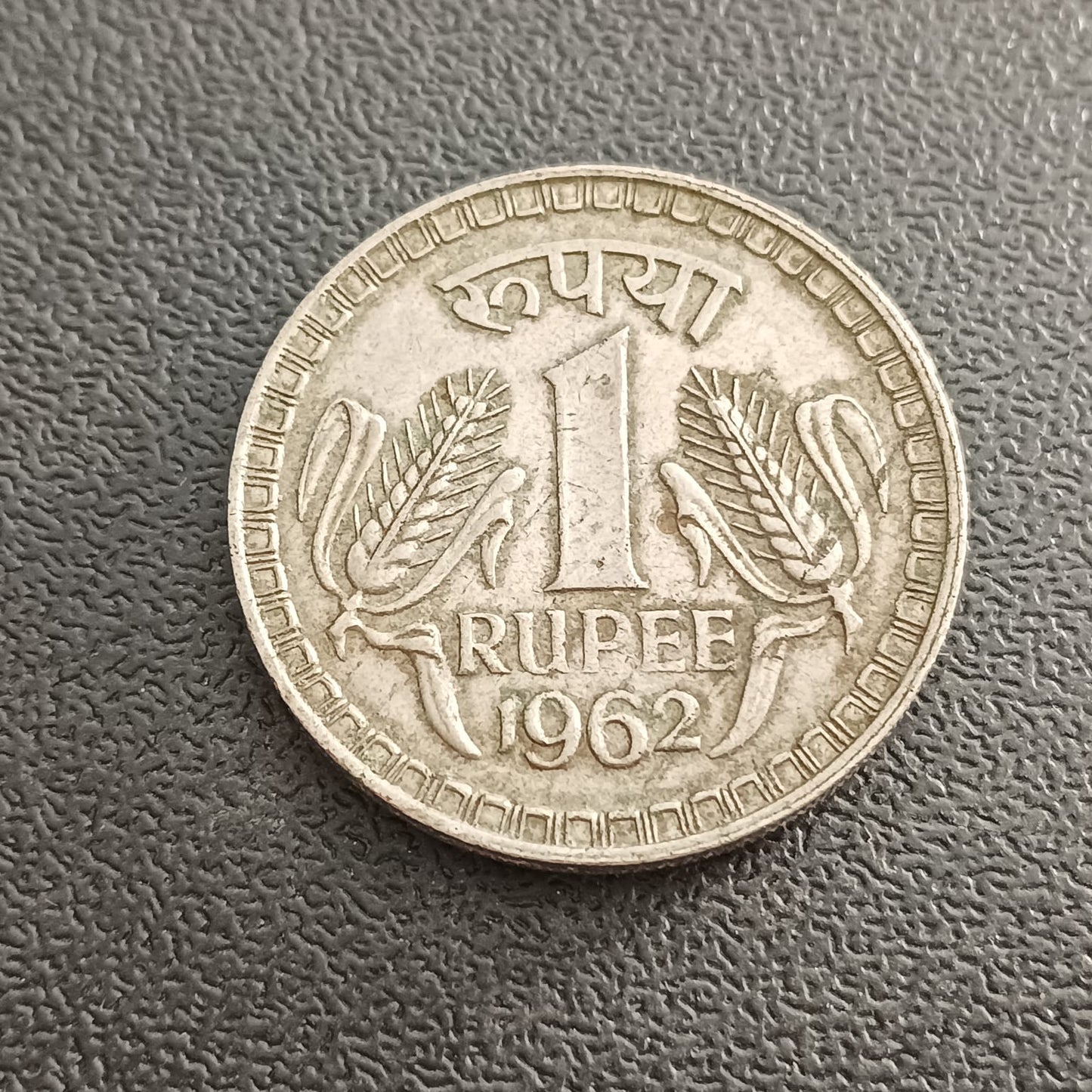 1 Rupee 1962 XF  Calcutta Scarce - (Ref : 051104)
