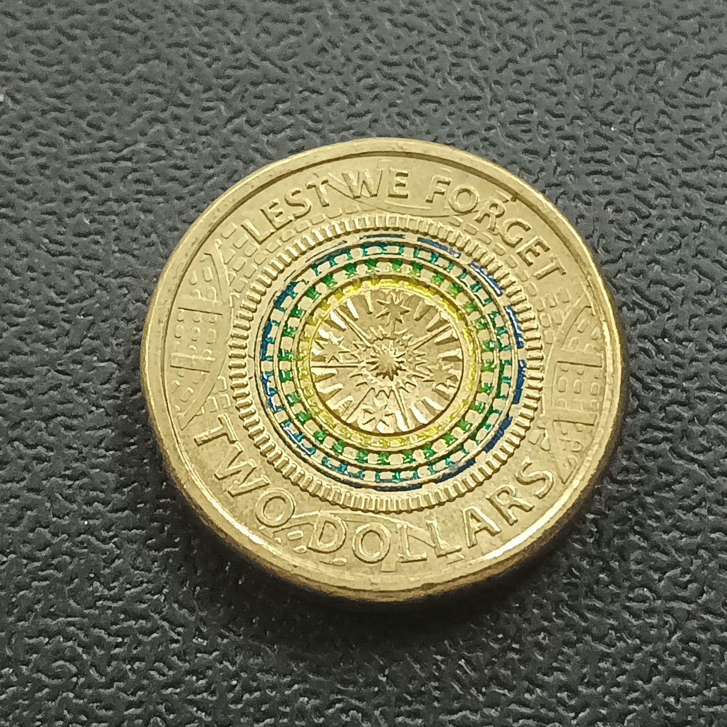 2 Dollars 2017 (Lest We Forget - War Memorial) - Australia Circulating Commemorative Coin