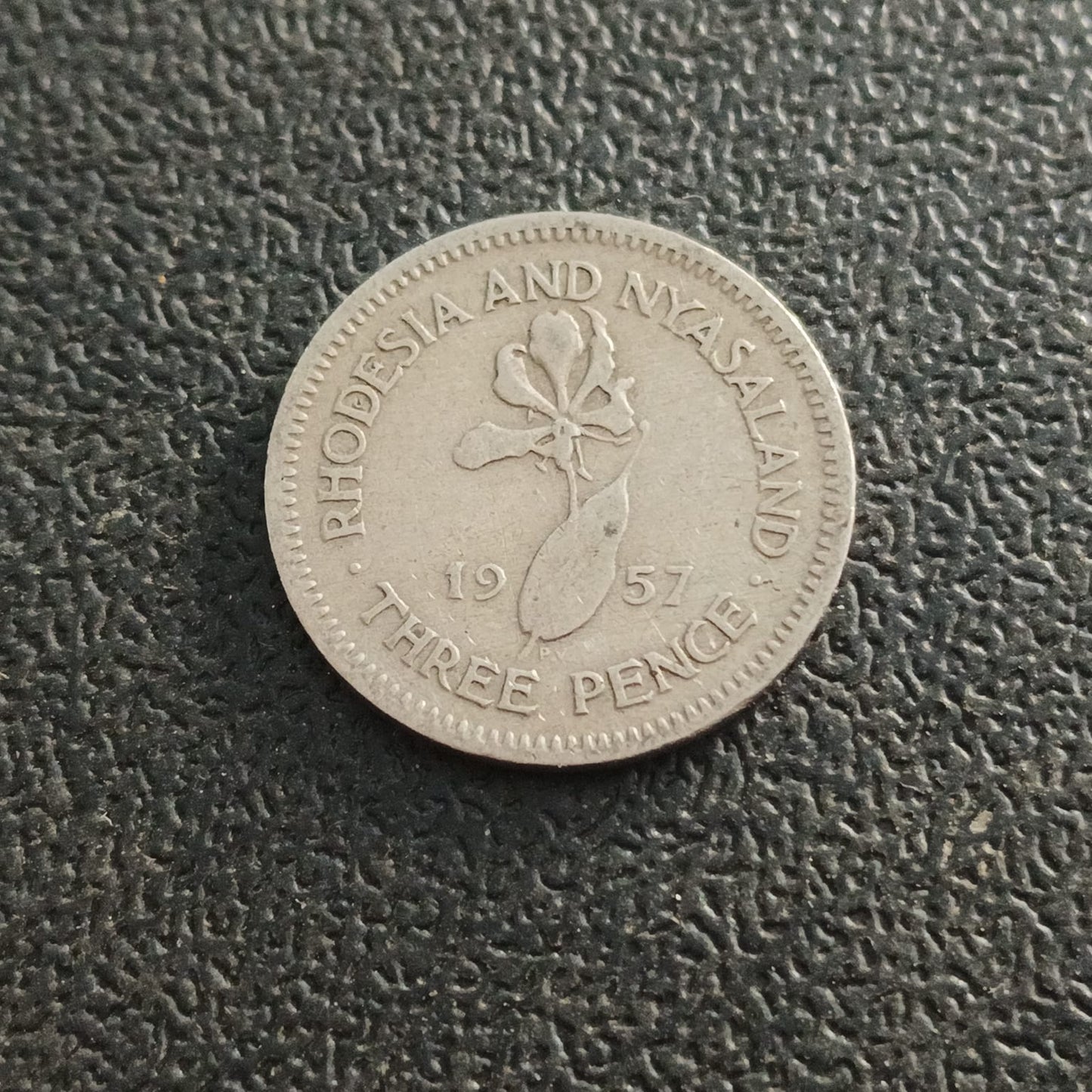 3 Pence 1957 Rhodesia & Nysaland ( Ref : AUC0759)