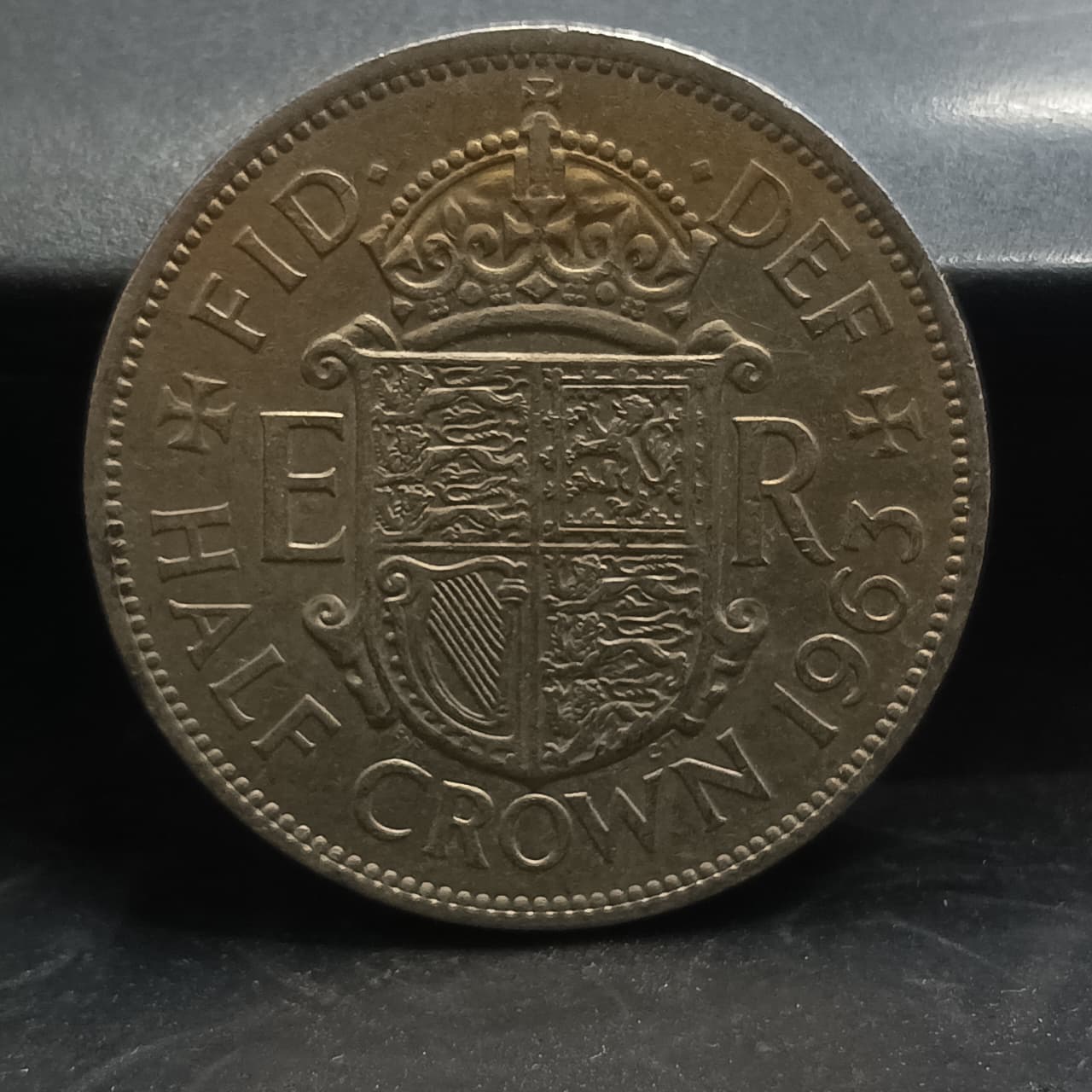 ½ Crown 1963 - Elizabeth II 1st portrait; without 'BRITT:OMN' - United Kingdom) (Ref : AUC1527)