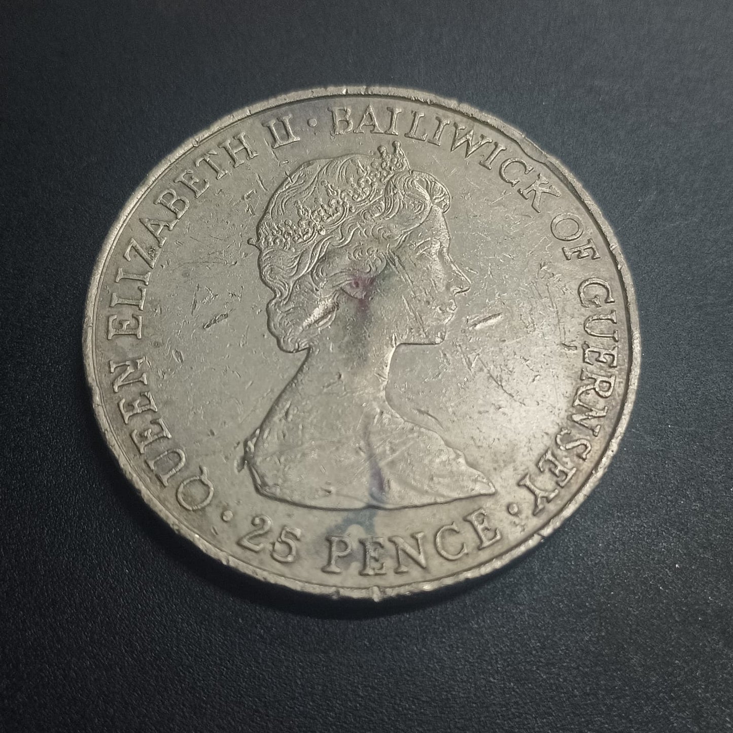 25 Pence 1981 - Wedding of Prince Charles and Lady Diana Spencer - Guernsey (Ref: AUC1649)