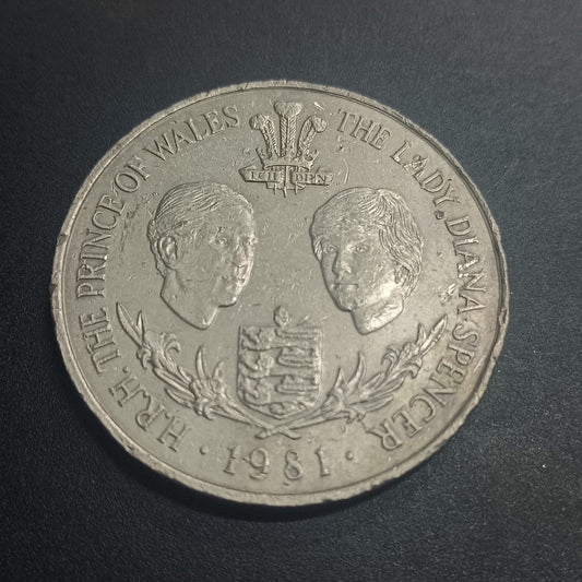 25 Pence 1981 - Wedding of Prince Charles and Lady Diana Spencer - Guernsey (Ref: AUC1649)
