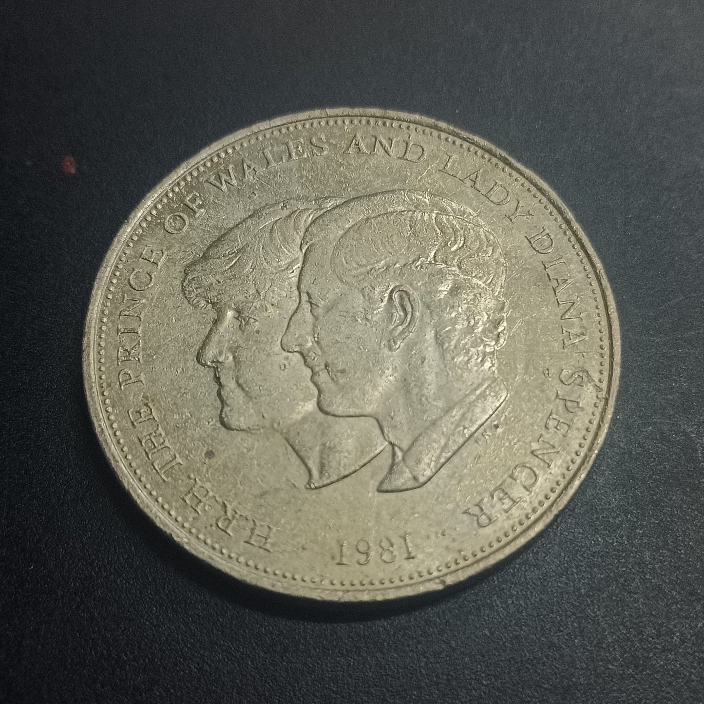 25 New Pence 1981 - Wedding of Prince Charles and Lady Diana Spencer - United Kingdom (Ref: AUC1651)
