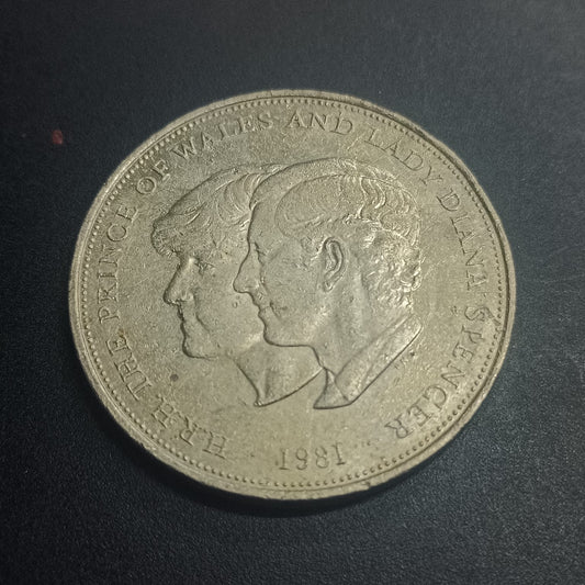 25 New Pence 1981 - Wedding of Prince Charles and Lady Diana Spencer - United Kingdom (Ref: AUC1651)