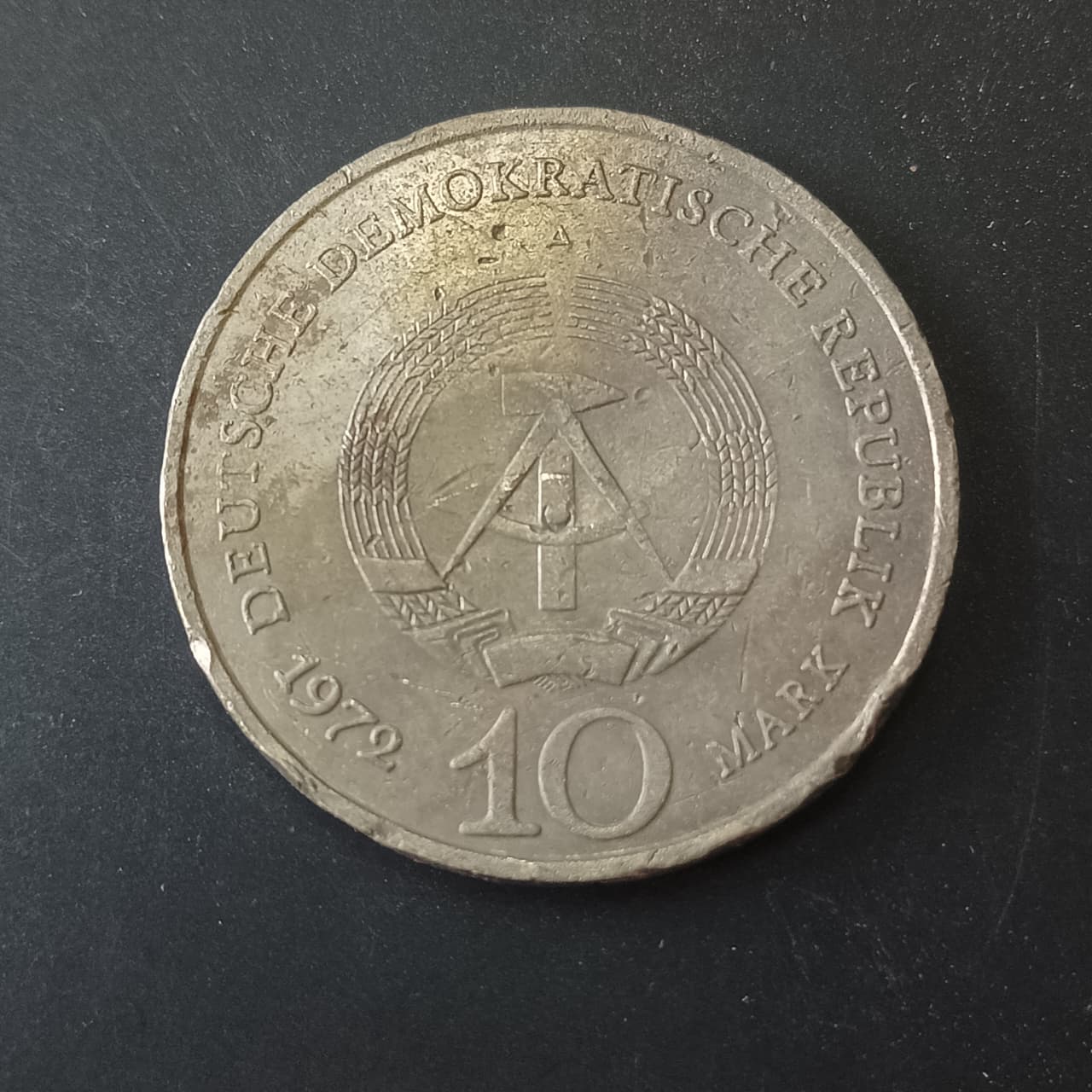 10 Mark 1972 - Buchenwald Concentration Camp Memorial - Germany (Ref: AUC1691)