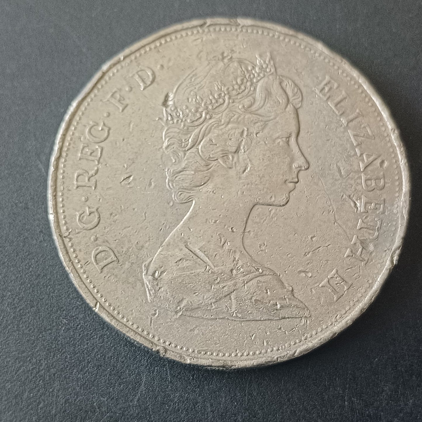 25 New Pence 1972 -25th wedding anniversary of Queen Elizabeth II and Prince Philip- United Kingdom (Ref: AUC1727)