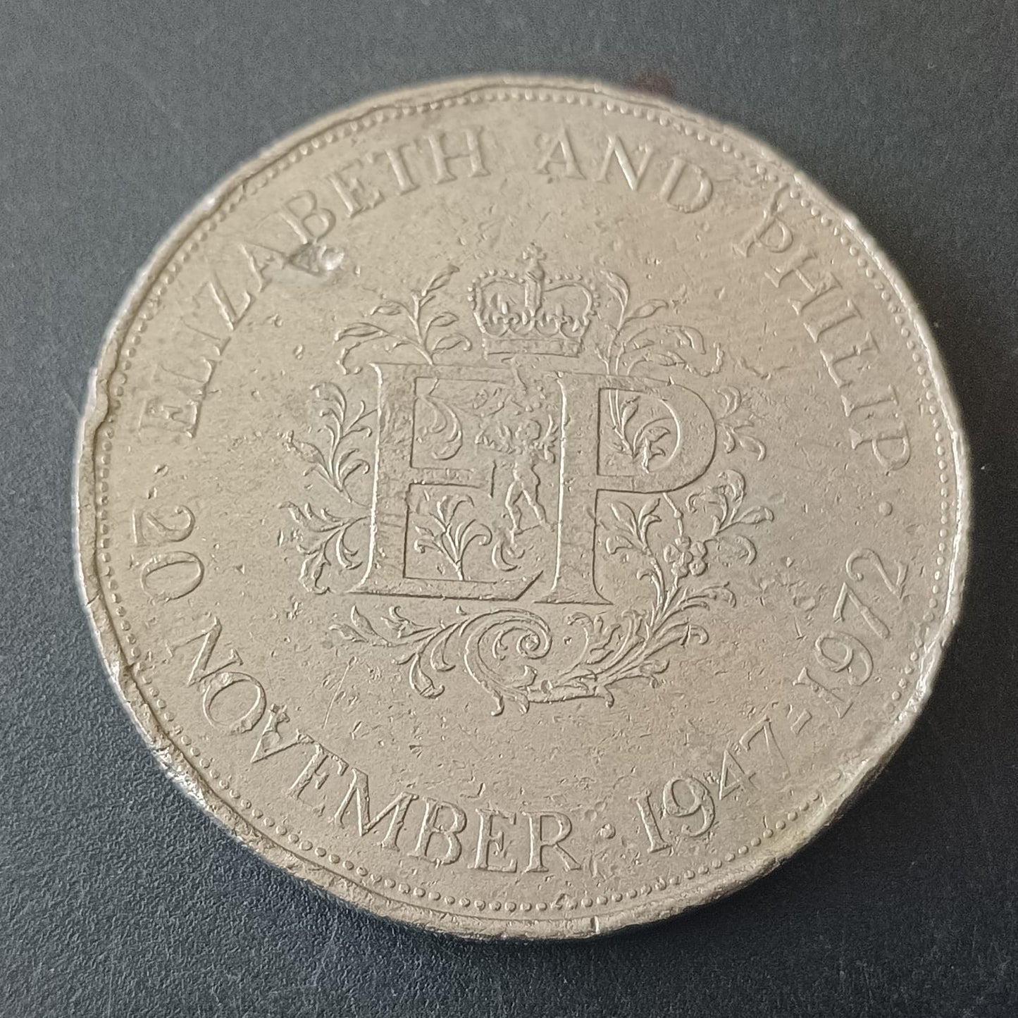 25 New Pence 1972 -25th wedding anniversary of Queen Elizabeth II and Prince Philip- United Kingdom (Ref: AUC1727)