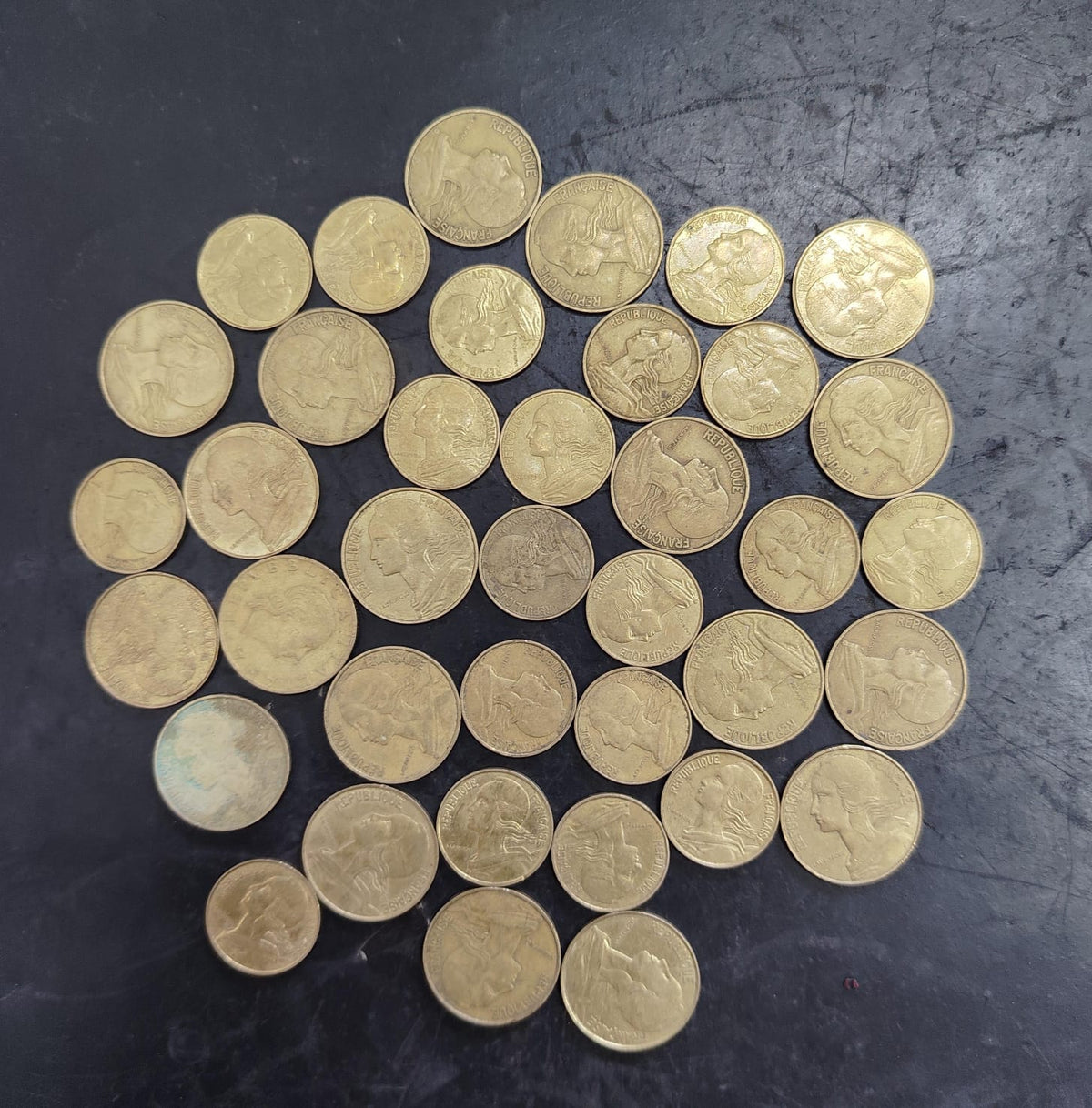 Lot of 38 Coins 10/20 Centimes France (Ref : AUC1989)