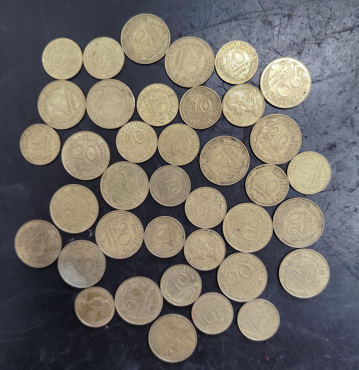 Lot of 38 Coins 10/20 Centimes France (Ref : AUC1989)