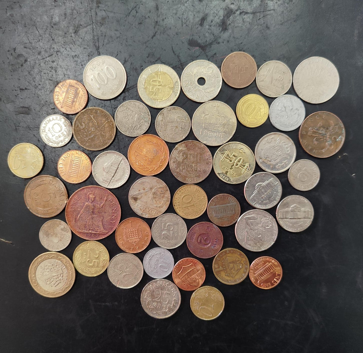 Lot of 44 Mix World Coins (Ref : AUC1991)