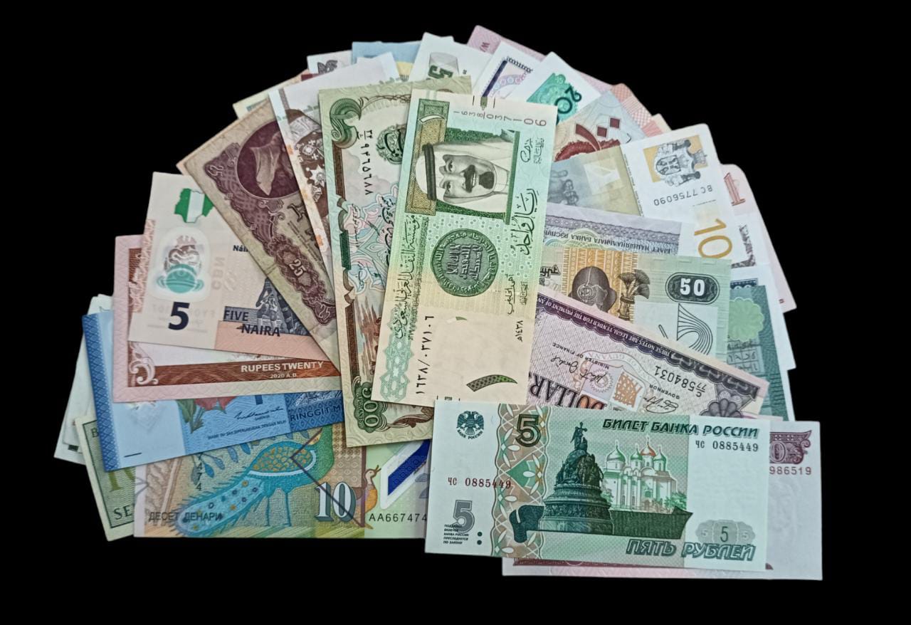 Gift Set - 50 Different Banknotes from Around the world – Hobby Corner