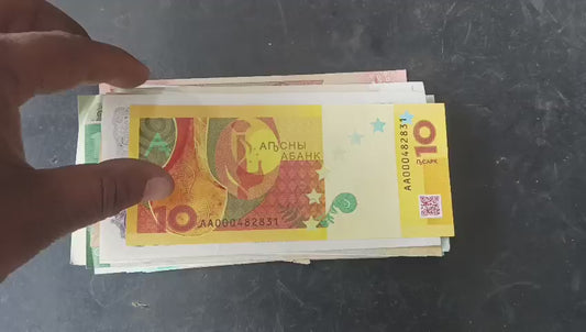 100 Different Countries Note set (All 100 Different Issuers)