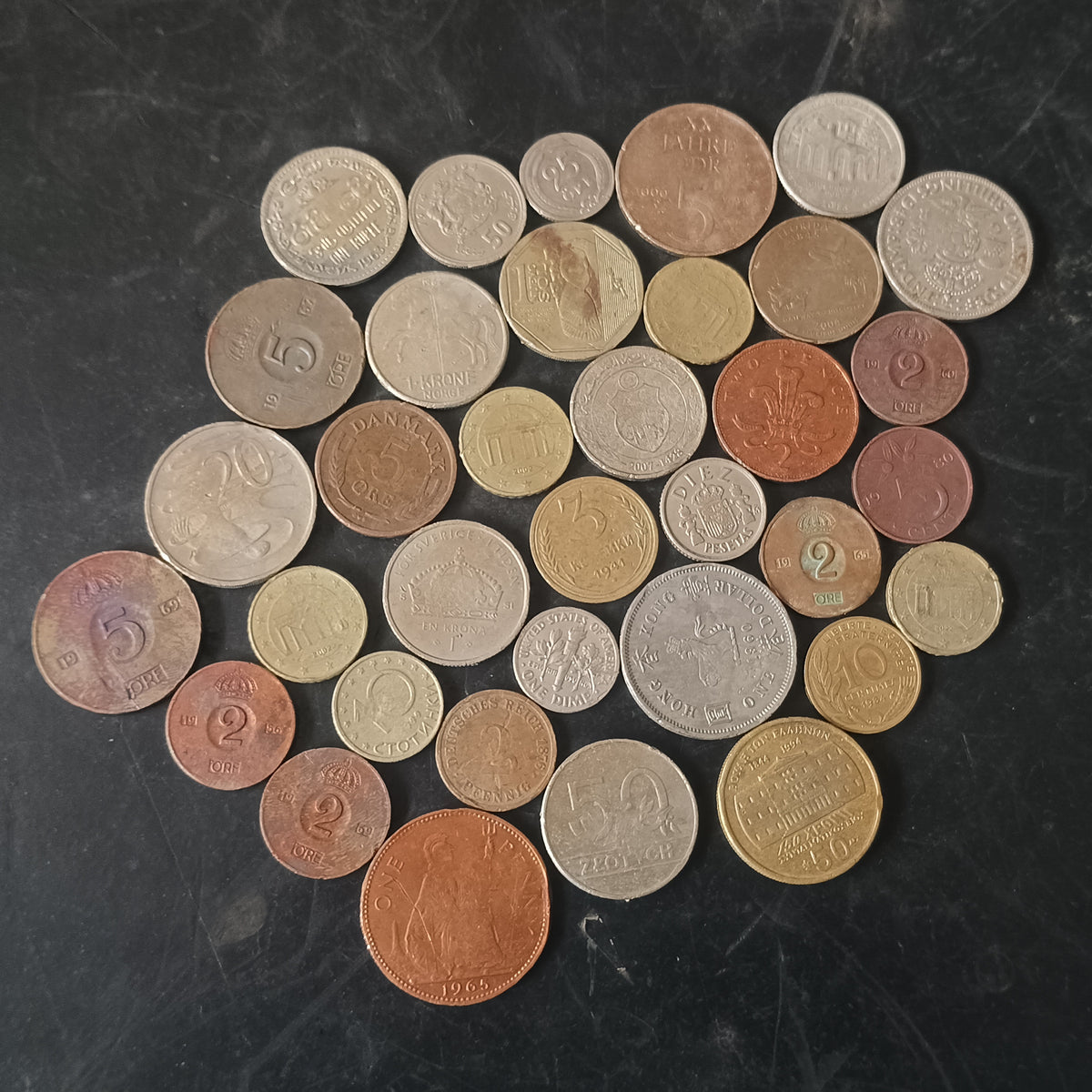 Lot of 35 Coins - Mix World Scarce Coins (Ref: AUc2024)