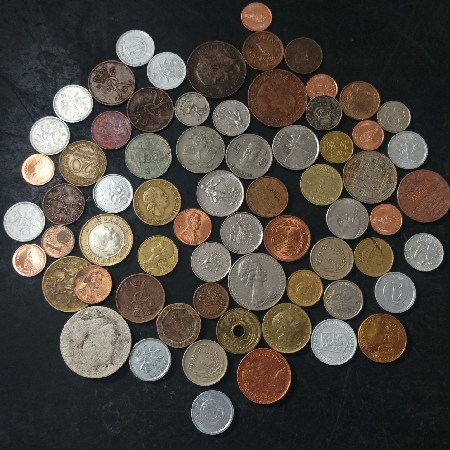 Lot of 67 Coins - Mix World Countries (Ref: AUC1745)