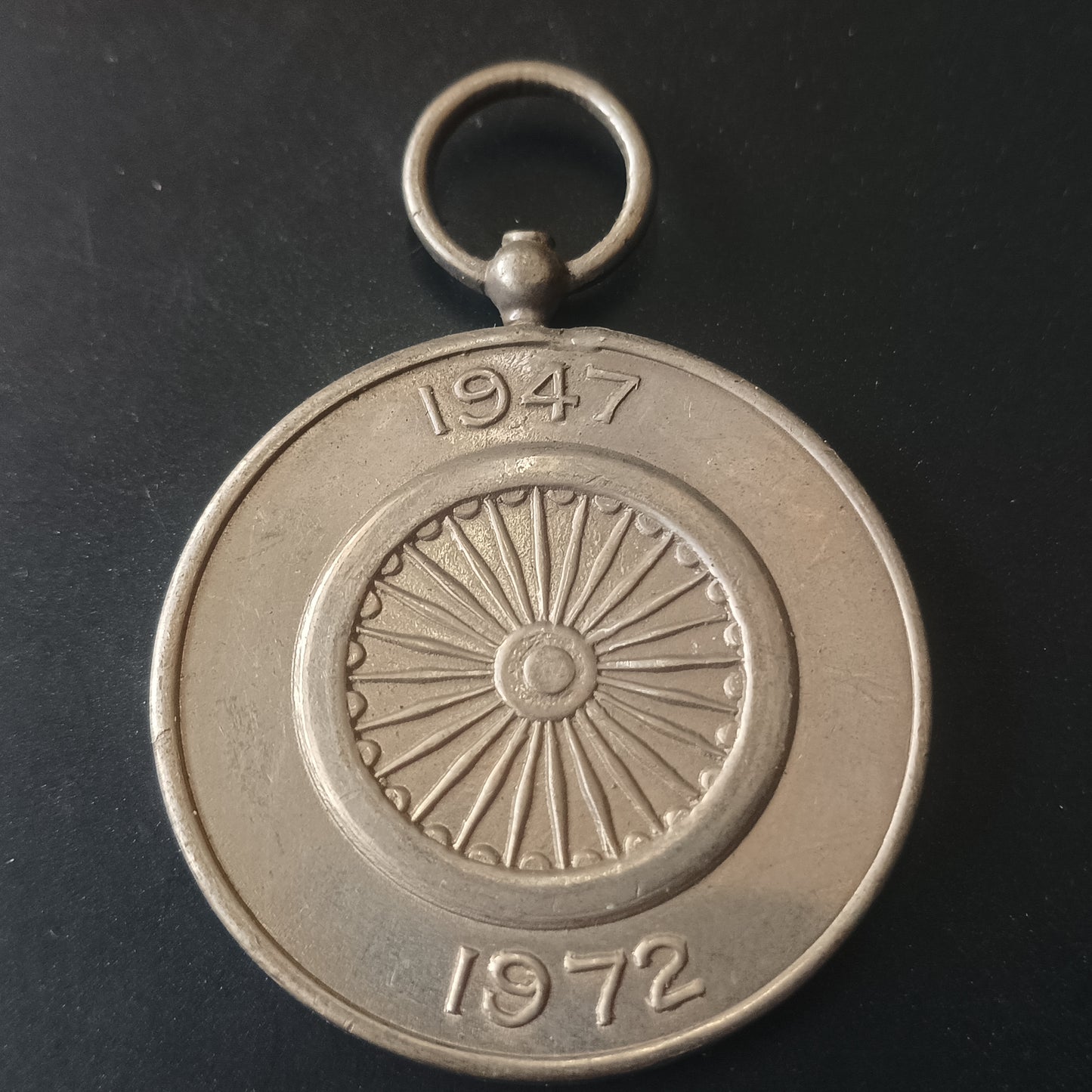 Medal - 25th Anniversary of Independence - India - (Ref: AUC1840)