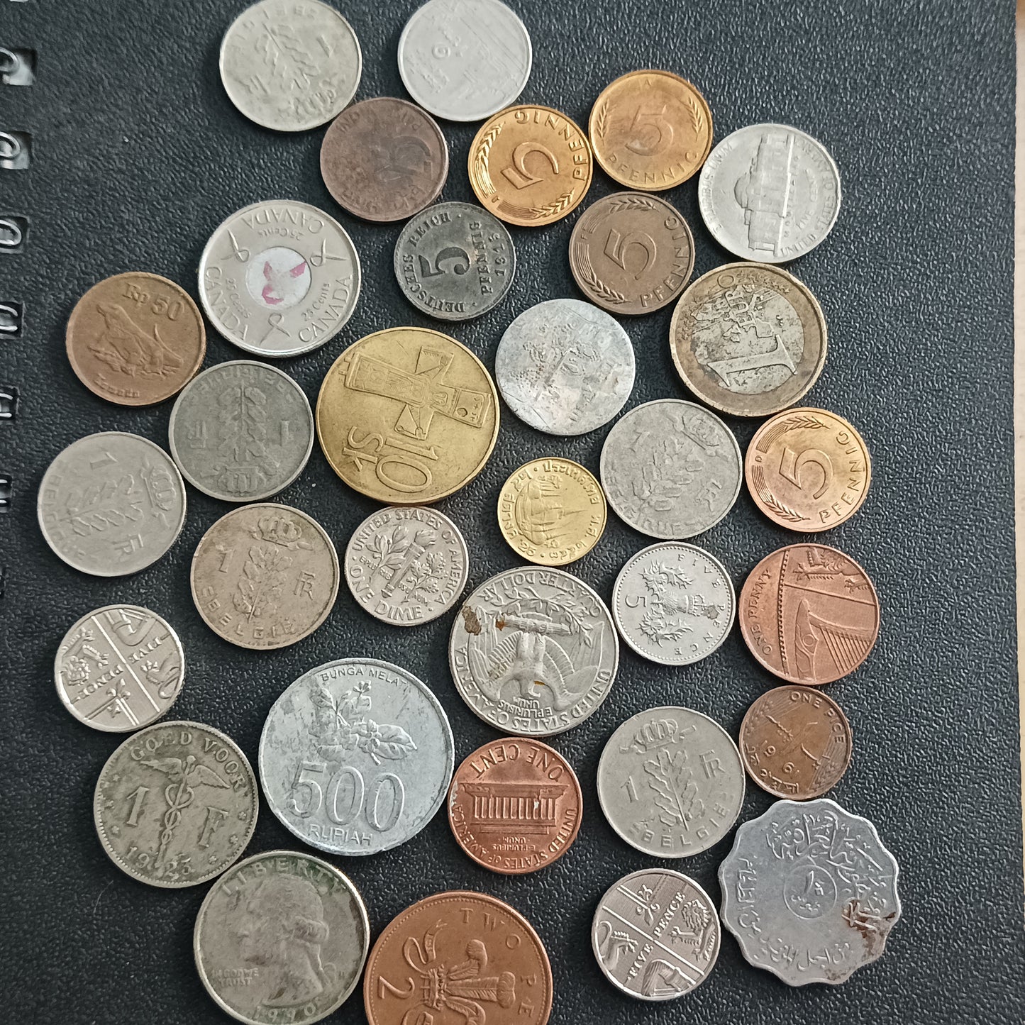 Lot of 32 Mix Foreign Coins - (Ref : AUc0975)