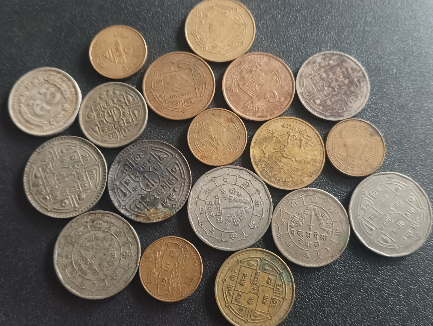 Lot of 18 Coins -Nepal Mix Years & Denominations (Ref : AUC0949)