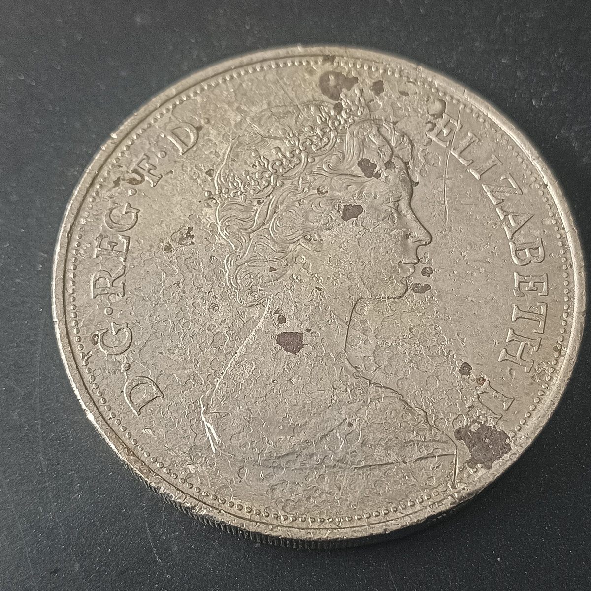 25 New Pence 1972 -25th wedding anniversary of Queen Elizabeth II and Prince Philip- United Kingdom (Ref: AUC2066)