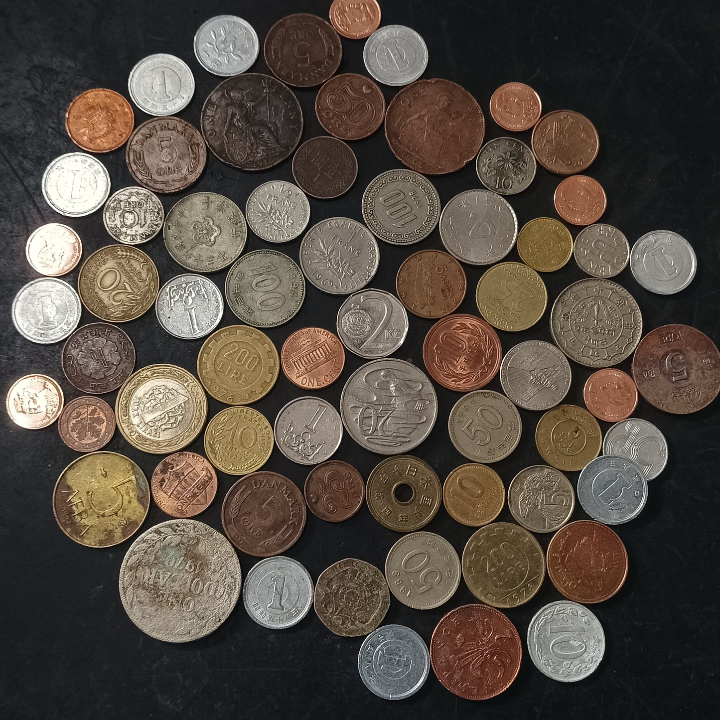 Lot of 67 Coins - Mix World Countries (Ref: AUC1745)