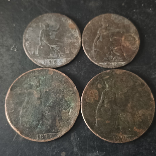 Lot of 4 Coins - Victoria 1/2 Penny & 1 Penny (Ref : AUC1506)