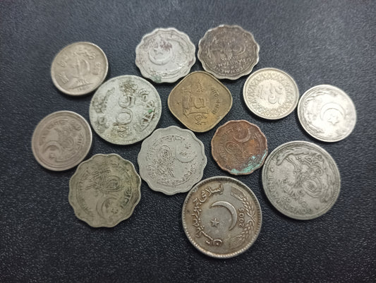 Lot of 13 Coins - Pakistan Mix Years & Denominations (Ref ; AUC0950)