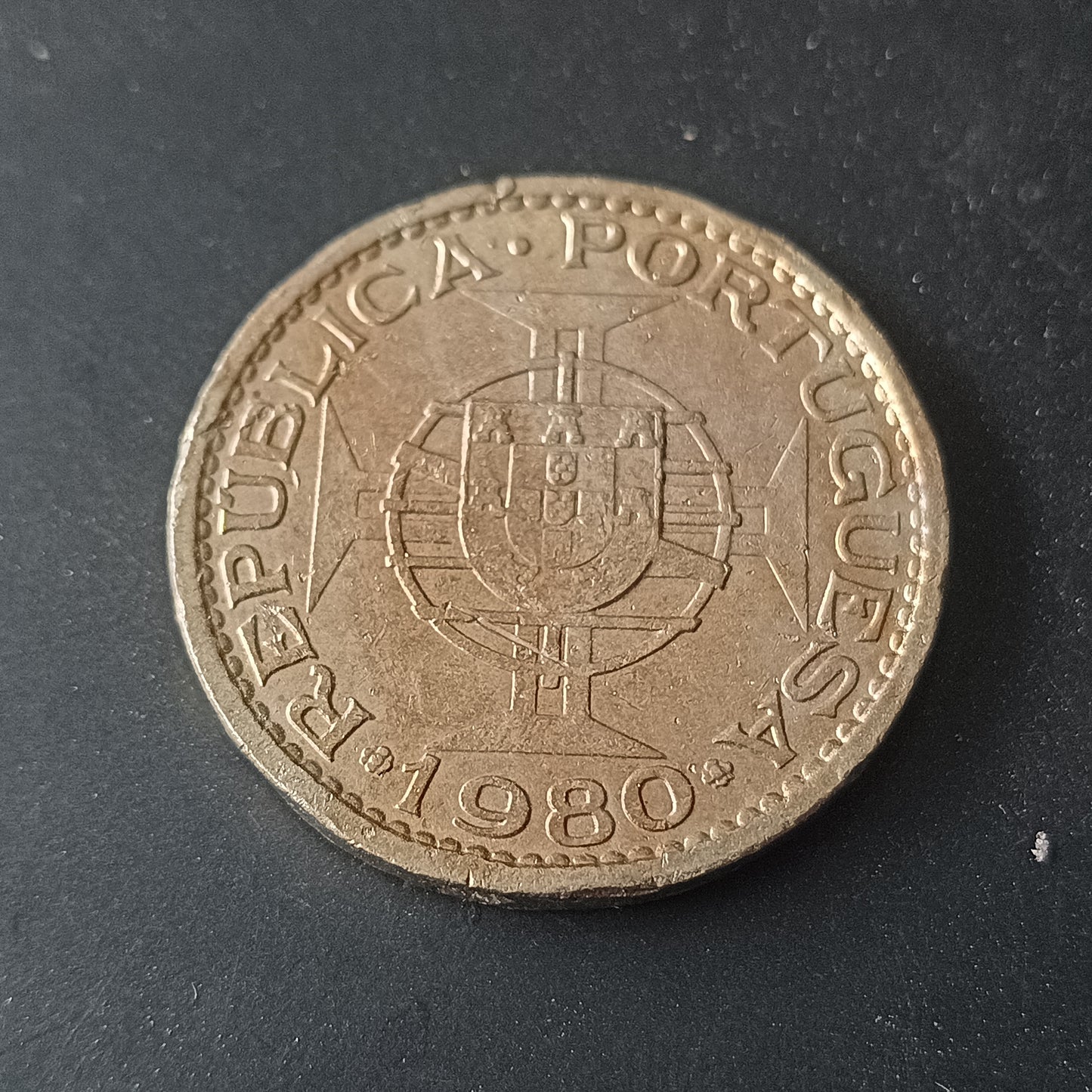 1 Pataca 1980 Scarce - Macau (China) - (Ref: AUC1673)