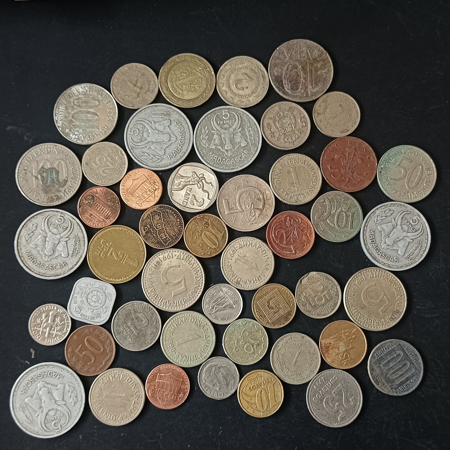 Lot of 46 World Coins - Mix Countries (Ref : AUC1246)