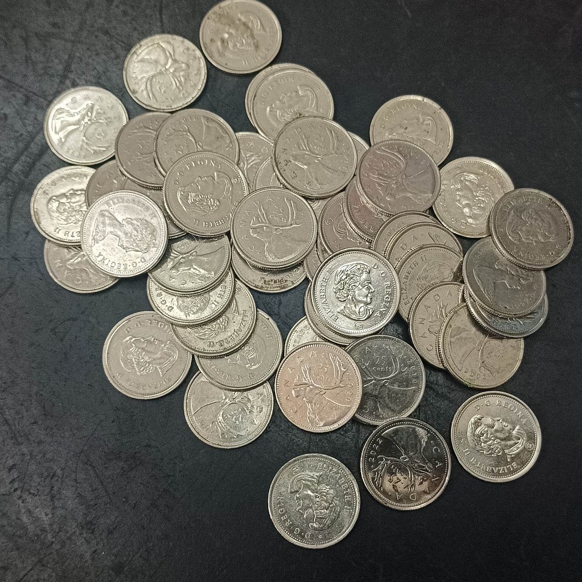 Lot of 49 Coins - 25 Cents Canada - Mix Years (Ref: AUC2053)
