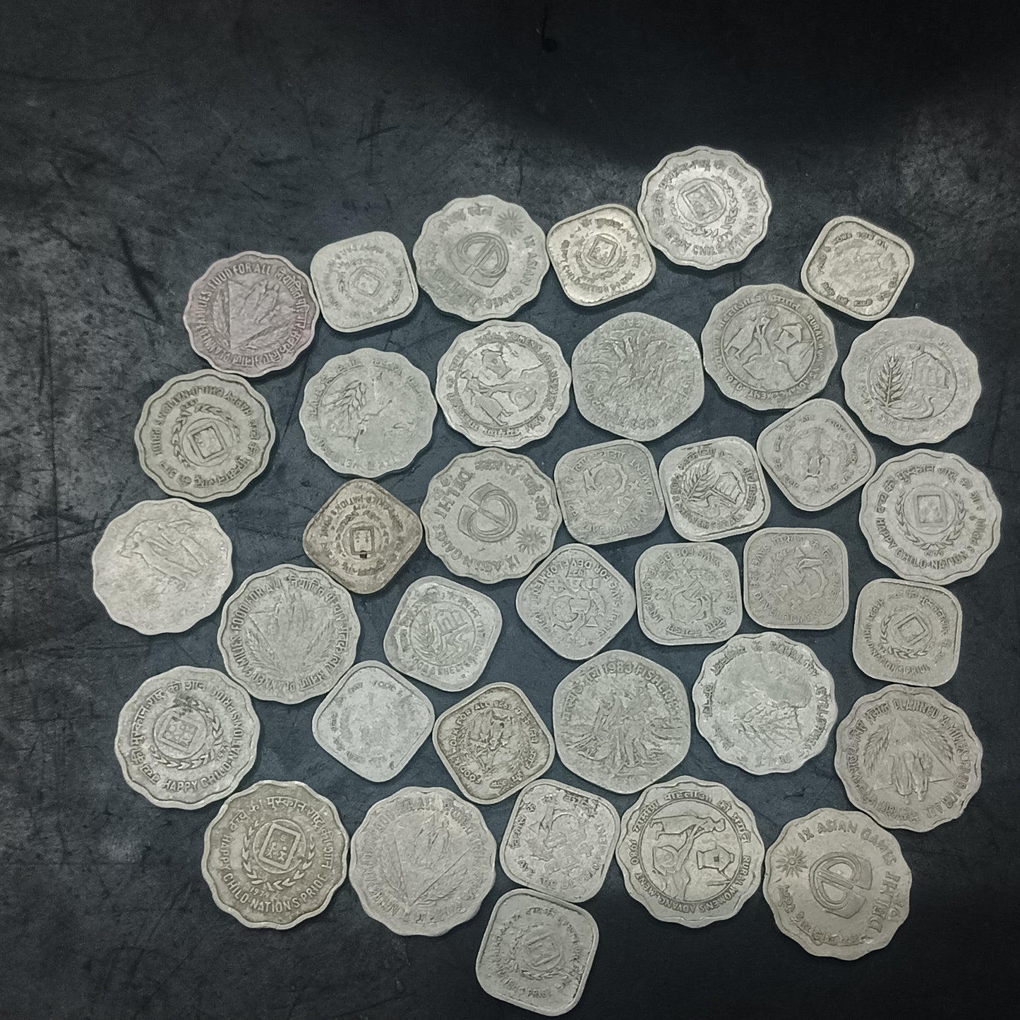 Lot of 37 Coins - 5/10/20 Paise mix aluminium Commemorative (Ref : AUC1443)