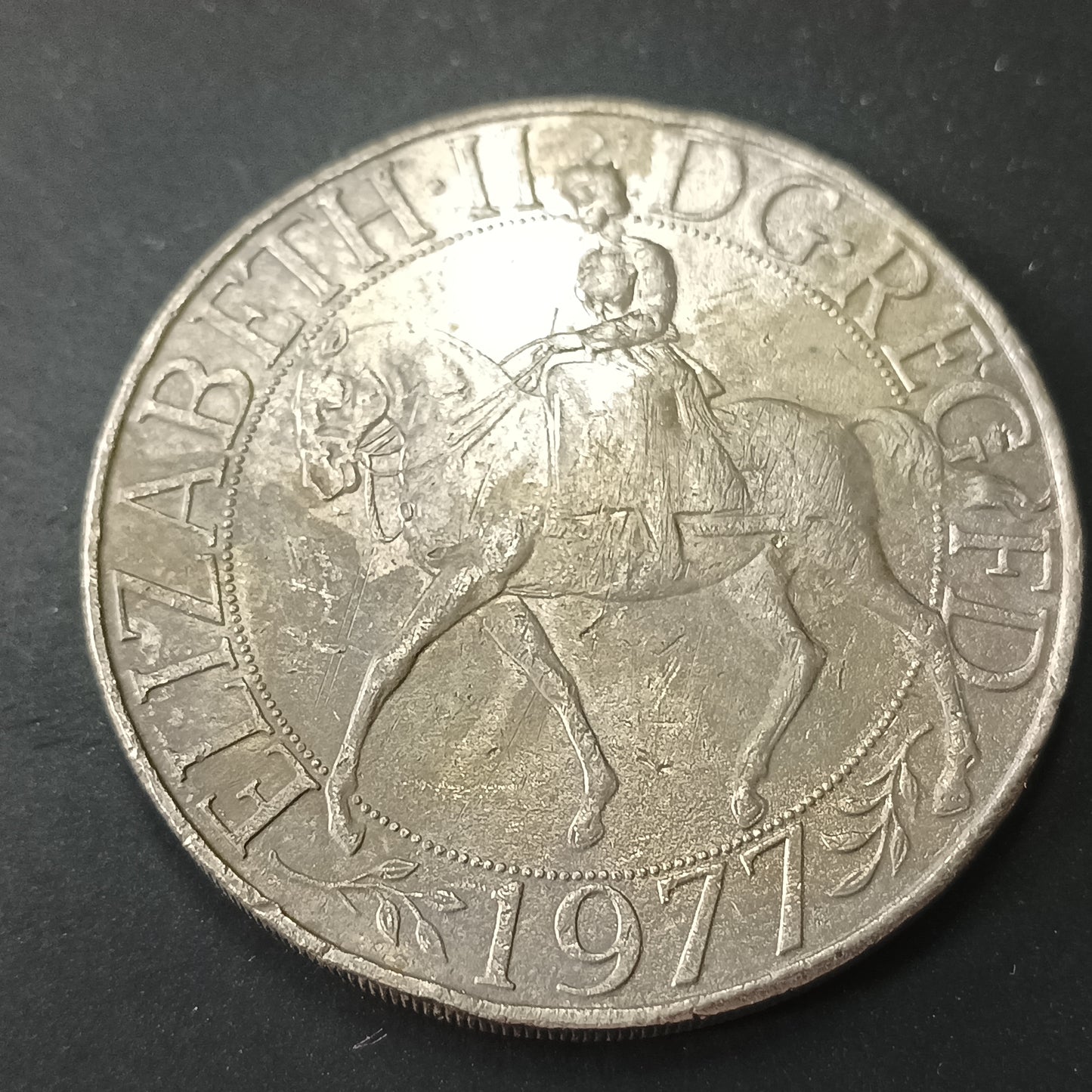 25 New Pence 1977 - 25th anniversary of accession of Queen Elizabeth II - United KIngdom (Ref: AUC1769)