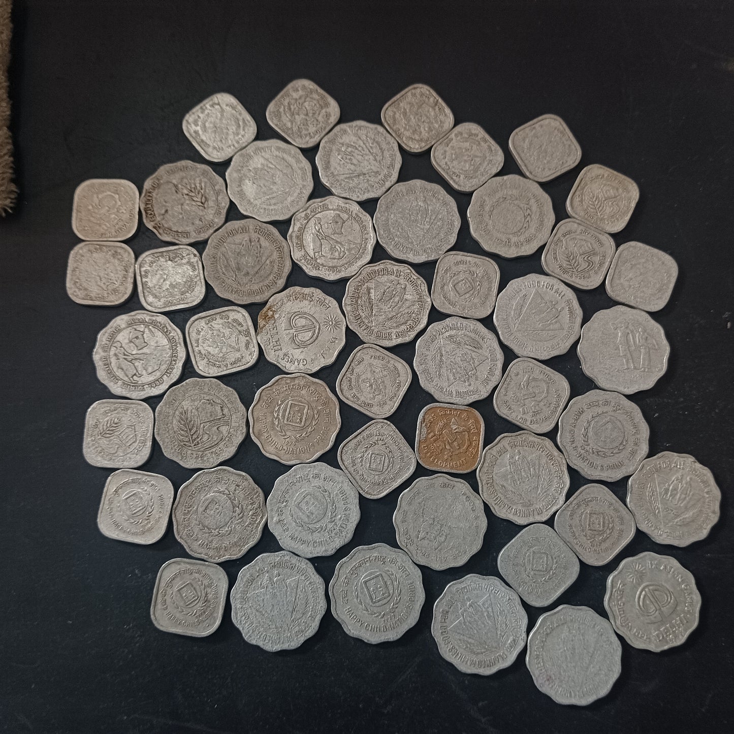Lot of 48 Coins - 5 Paise & 10 Paise Alumimium  Commemorative Mix (Ref : AUC1321)